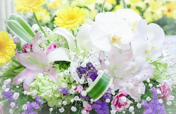 お花屋さんが手掛ける格安葬儀で、大切な方を優しく送り出しましょう｜お花の葬儀は花美葬