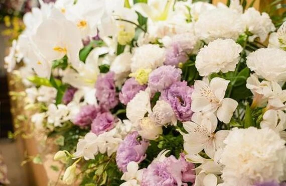 費用を抑えてお花のお葬式｜川崎市の葬儀は花美葬