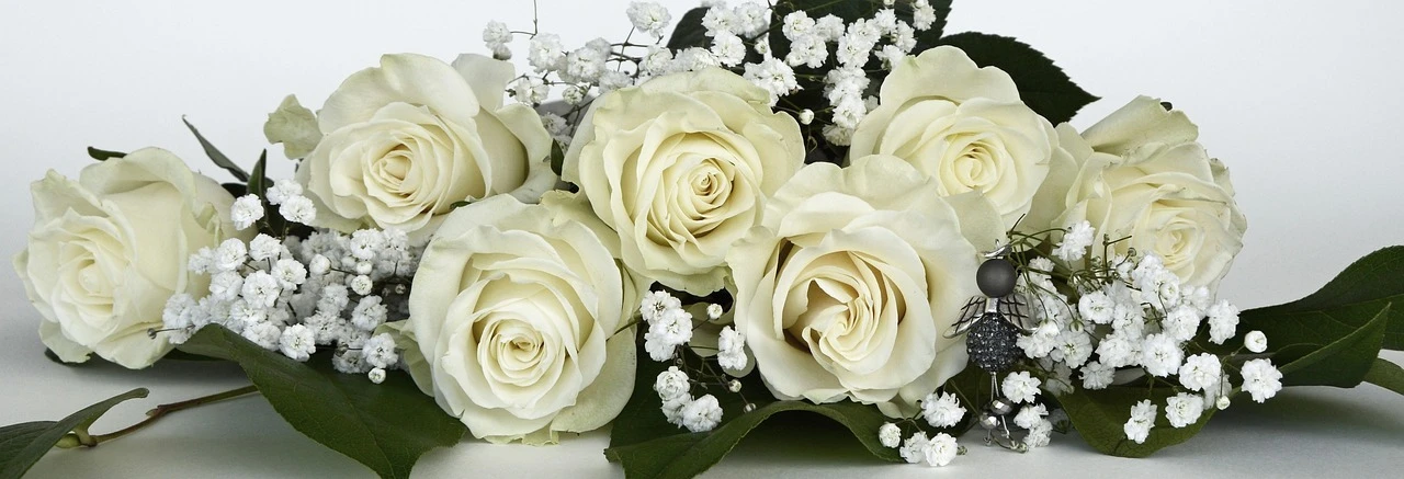 鮮やかな花と心温まる祭壇で、大切な人をお見送り
