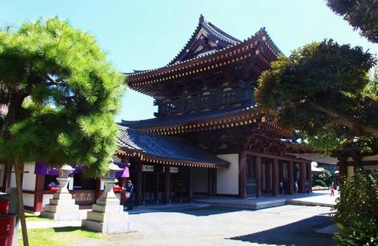 川崎市で菩提寺をお探しの方へ！さまざまな宗派の寺院を紹介｜お花の葬儀は花美葬